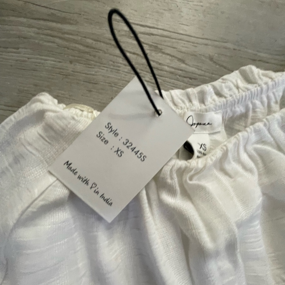 White Asymmetrical Ruffled Blouse - Picture 4 of 4